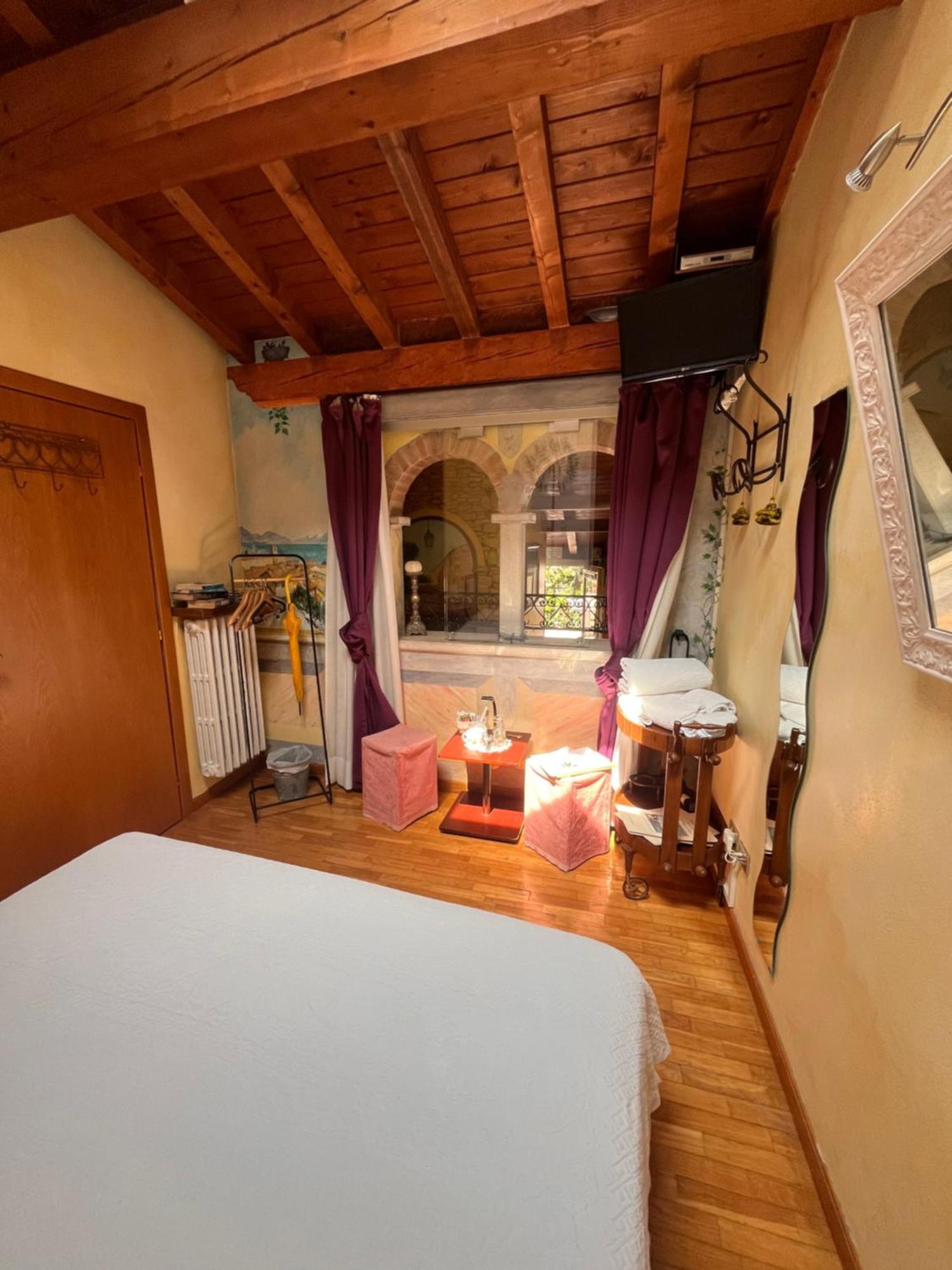 The Queen Tower Bed & Breakfast